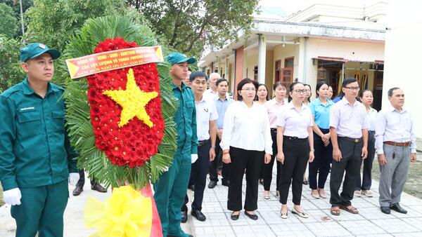 PHƯỜNG NGHĨA LỘ DÂNG HƯƠNG, VIẾNG KHU DI TÍCH LỊCH SỬ TRƯỜNG TRUNG HỌC LỤC QUÂN QUẢNG NGÃI VÀ AM THỜ 39 LIỆT SỸ