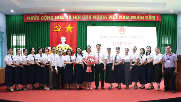 UBND phường Nghĩa Lộ Gặp mặt kỷ niệm 80 năm Ngày truyền thống các Ngành trong cơ quan chuyên môn