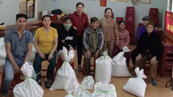 Phường Nghĩa Lộ cấp phát trên 73 tấn gạo cho người dân